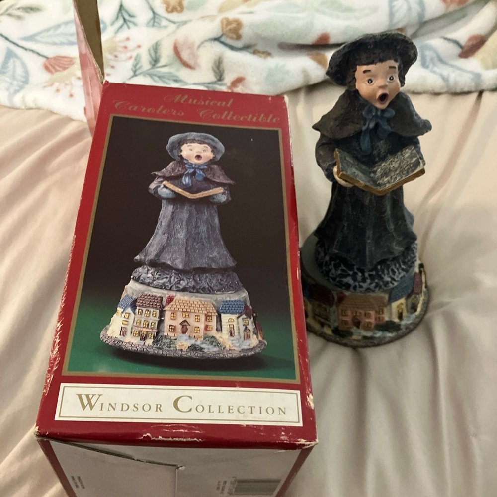 Musical Carolers collectibles Windsor collection 
Music box